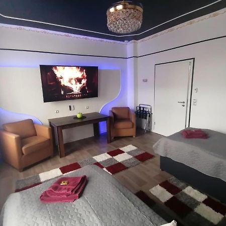 Best-Preis -Gold Suite- Mit Netflix, Self-Check-In, Ebike Ladestation, Fahrradraum, Wlan, Netflix Und Massagesessel - Direkt Am Elberadweg Im Herzen Von Витенберге Екстериор снимка